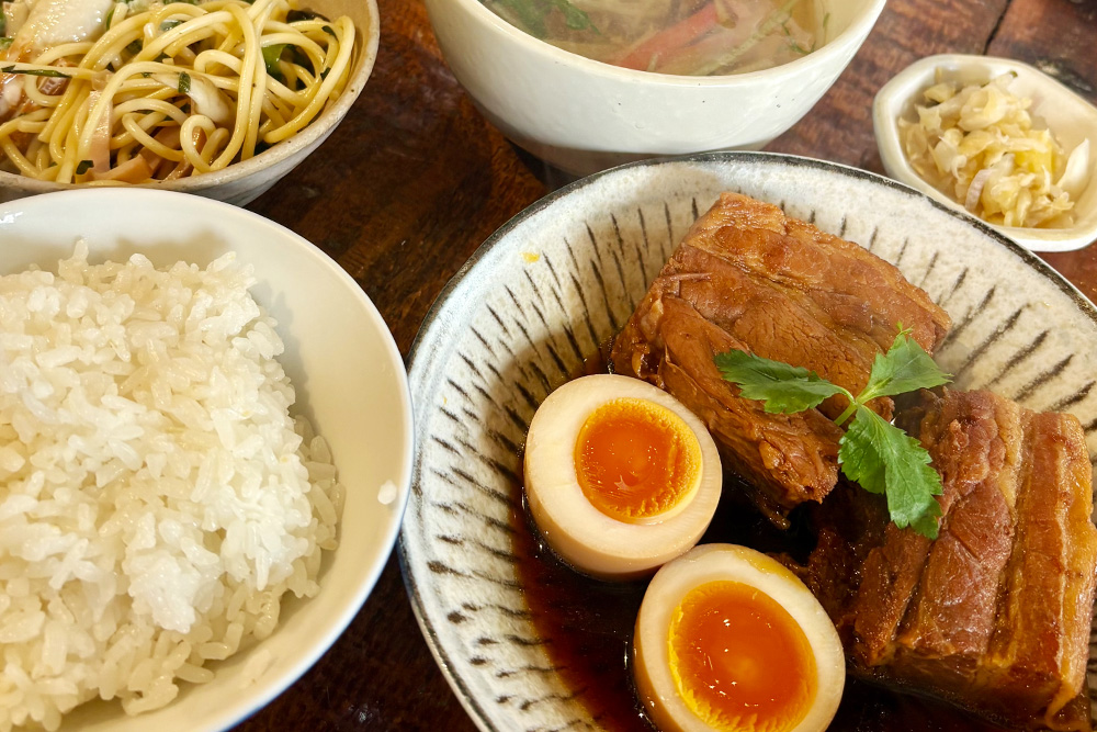 「鎗屋町 つぶらや」丁寧に仕込まれた、絶品ほろほろ角煮定食