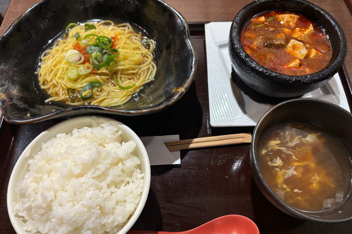 「四川麻婆 天天酒家 谷町店」痺れる辛さがクセになる汁なし麻婆麺ランチ