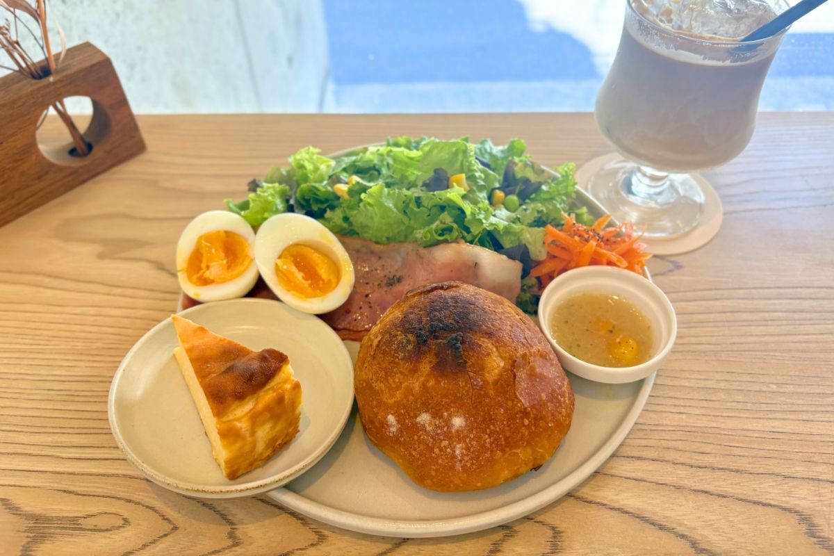 「sh:rock coffee(シロックコーヒー)」とろけるバスクチーズケーキと楽しむ、癒しのブランチ時間