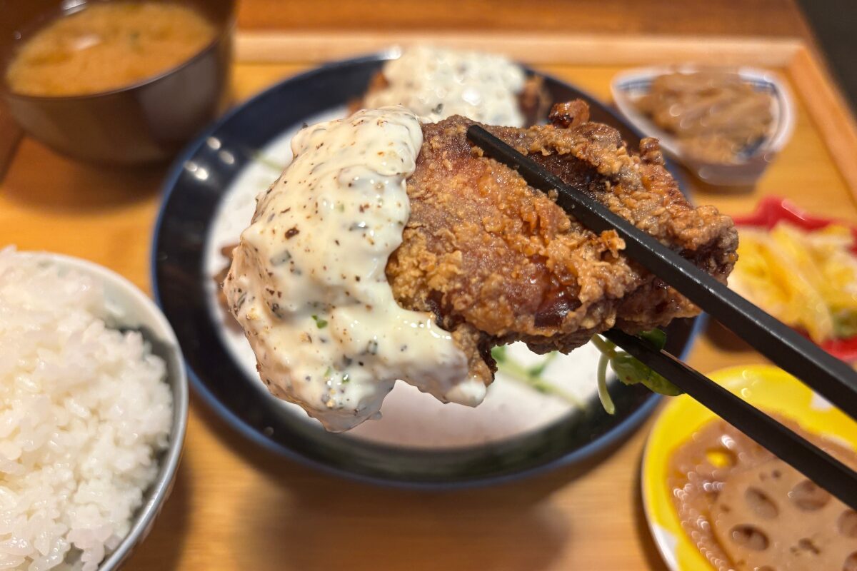 「谷町ビール ブリューパブ テタールヴァレ」自家醸造クラフトビールが楽しめるブルーパブで人気の唐揚げランチ