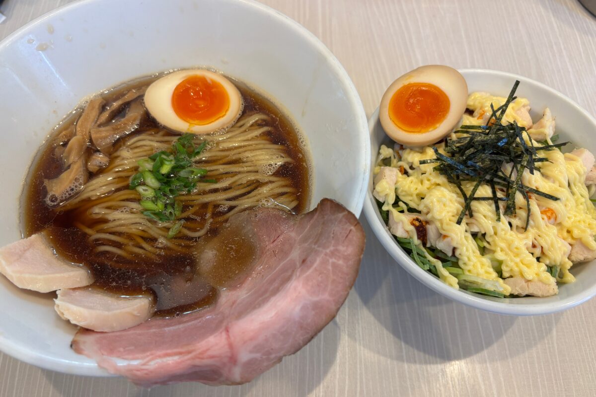 「人生夢路 徳麺」 魚介の旨み広がる、こだわりの中華そばと鶏マヨ丼のセットランチ